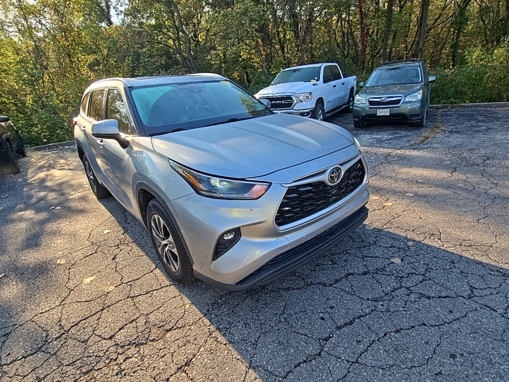 2021 Toyota Highlander XLE photo 10