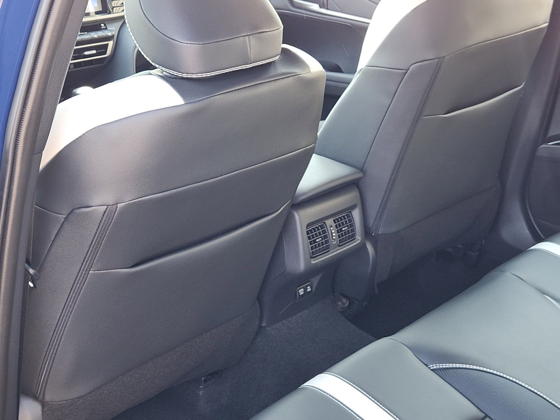 2025 Toyota Camry SE photo 23