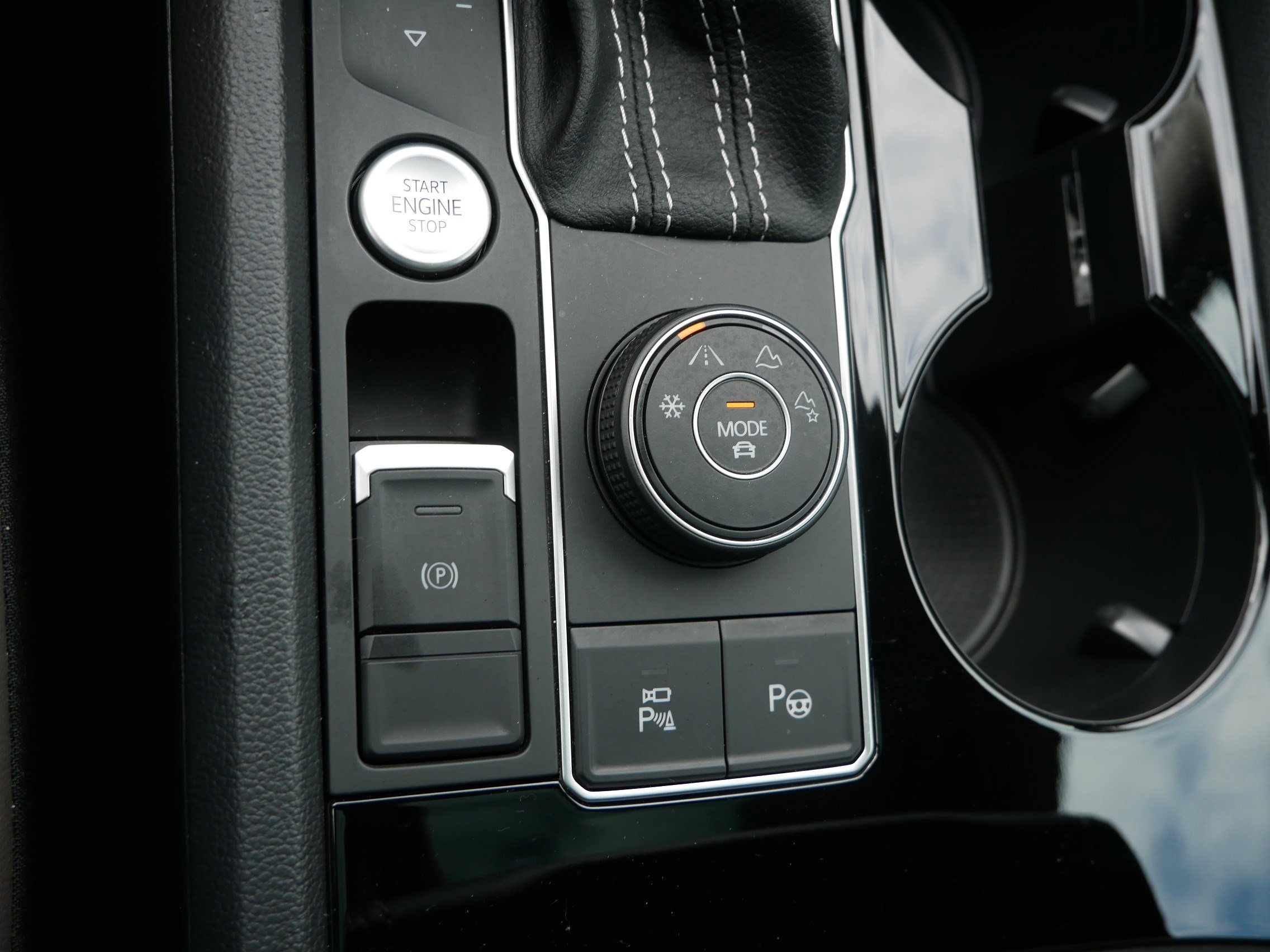 2022 Volkswagen Atlas V6 SEL Premium R-Line photo 26