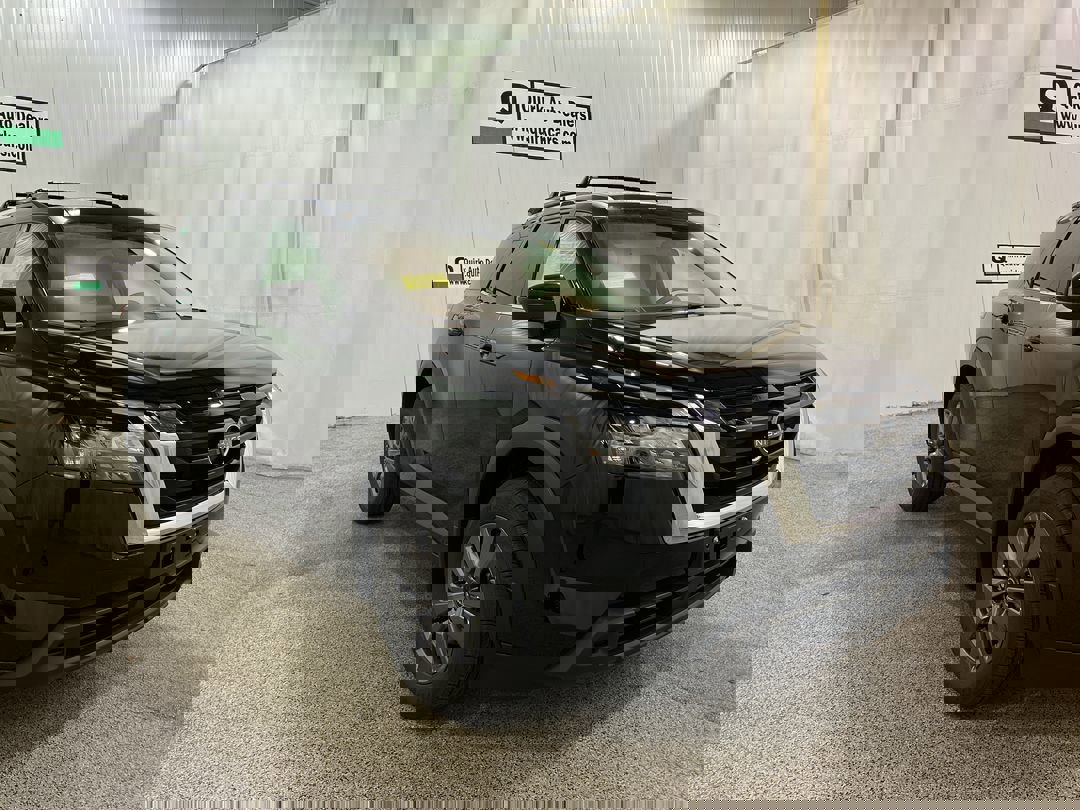 2025 Nissan Pathfinder SV's photo