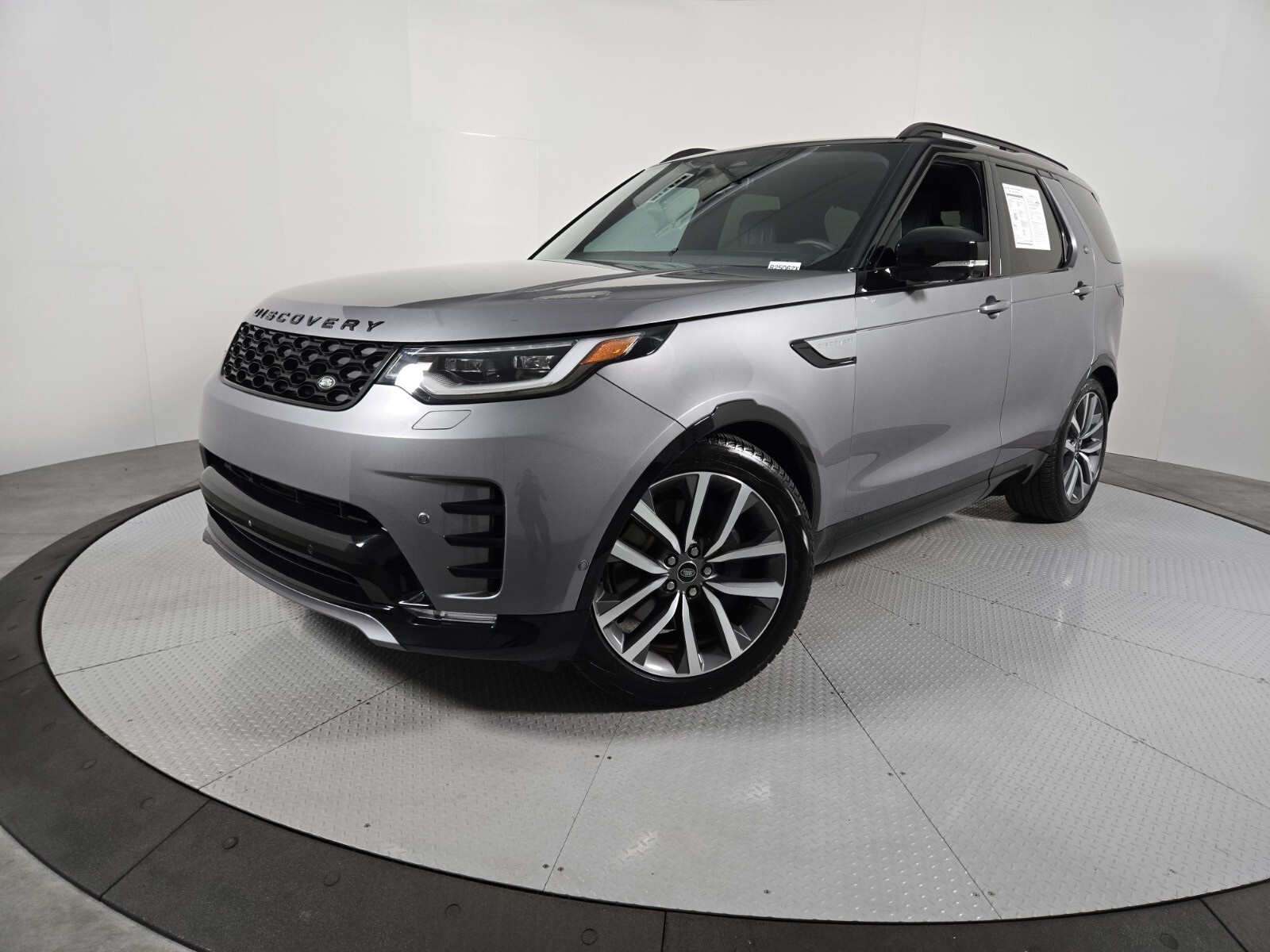 2025 Land Rover Discovery Dynamic SE