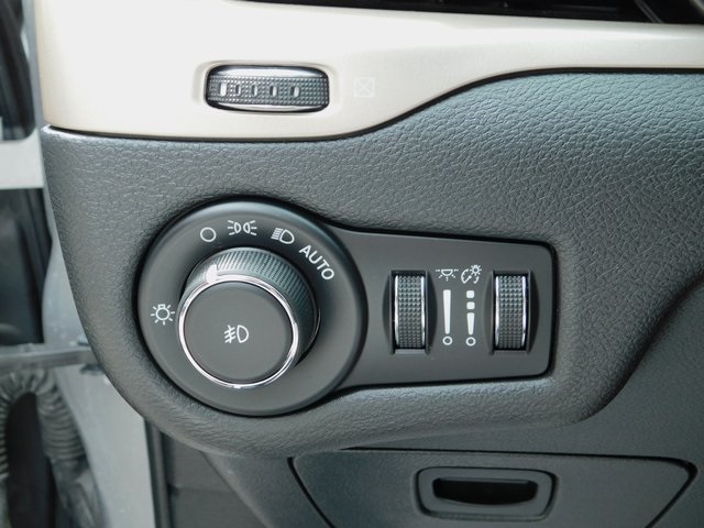 2017 Jeep Cherokee Limited photo 28