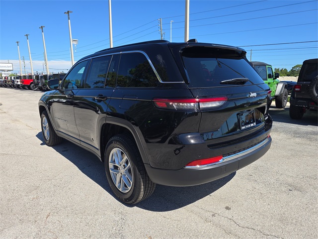 2025 Jeep Grand Cherokee Laredo X photo 3