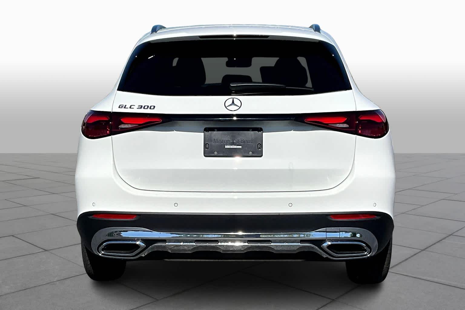 2025 Mercedes Benz GLC 300 photo 4