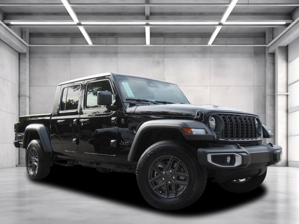 2025 Jeep Gladiator Sport S's photo
