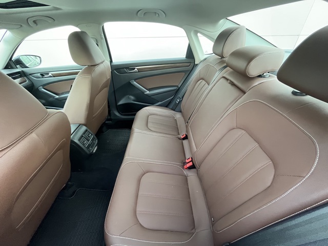 2022 Volkswagen Passat 2.0T Limited photo 2