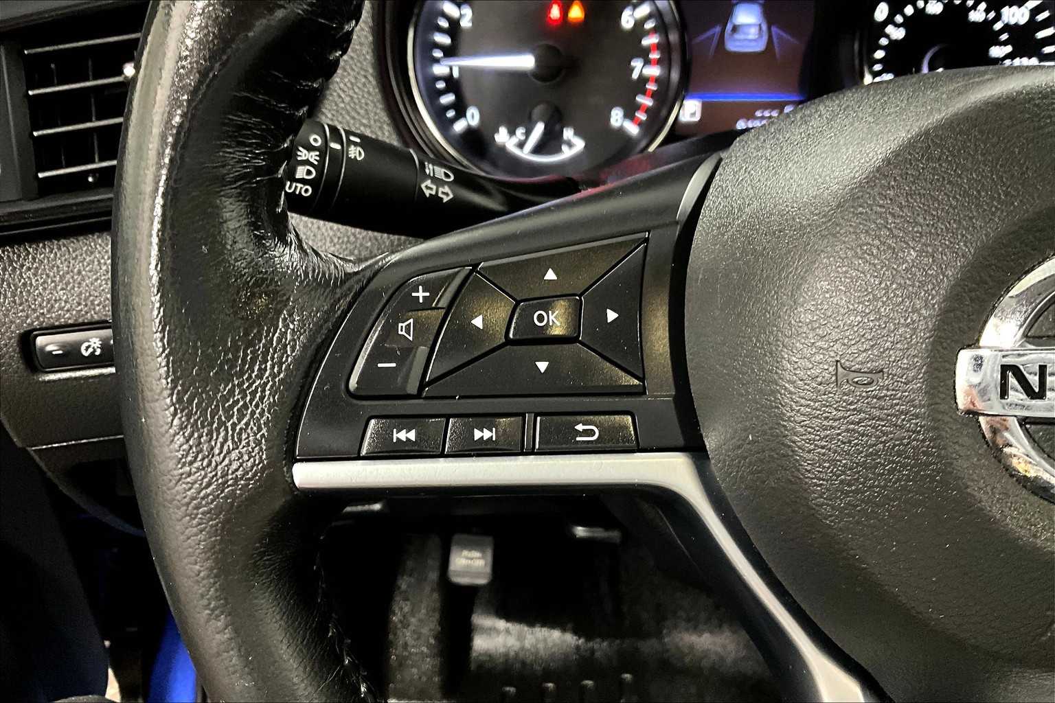 2019 Nissan Rogue SV photo 21