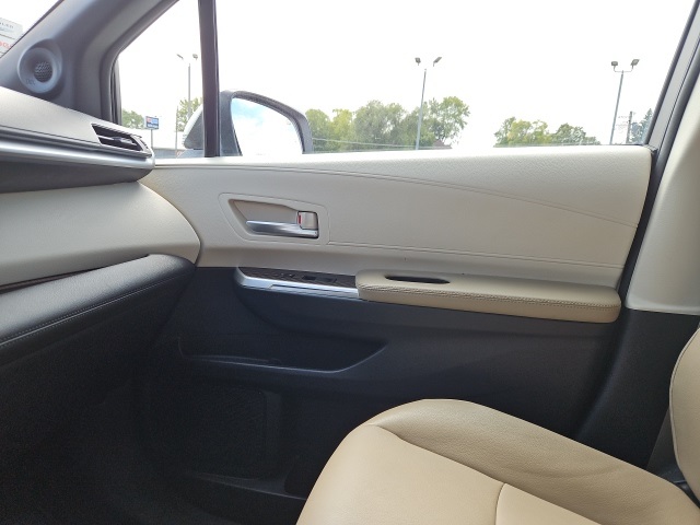 2023 Toyota Sienna XLE photo 35