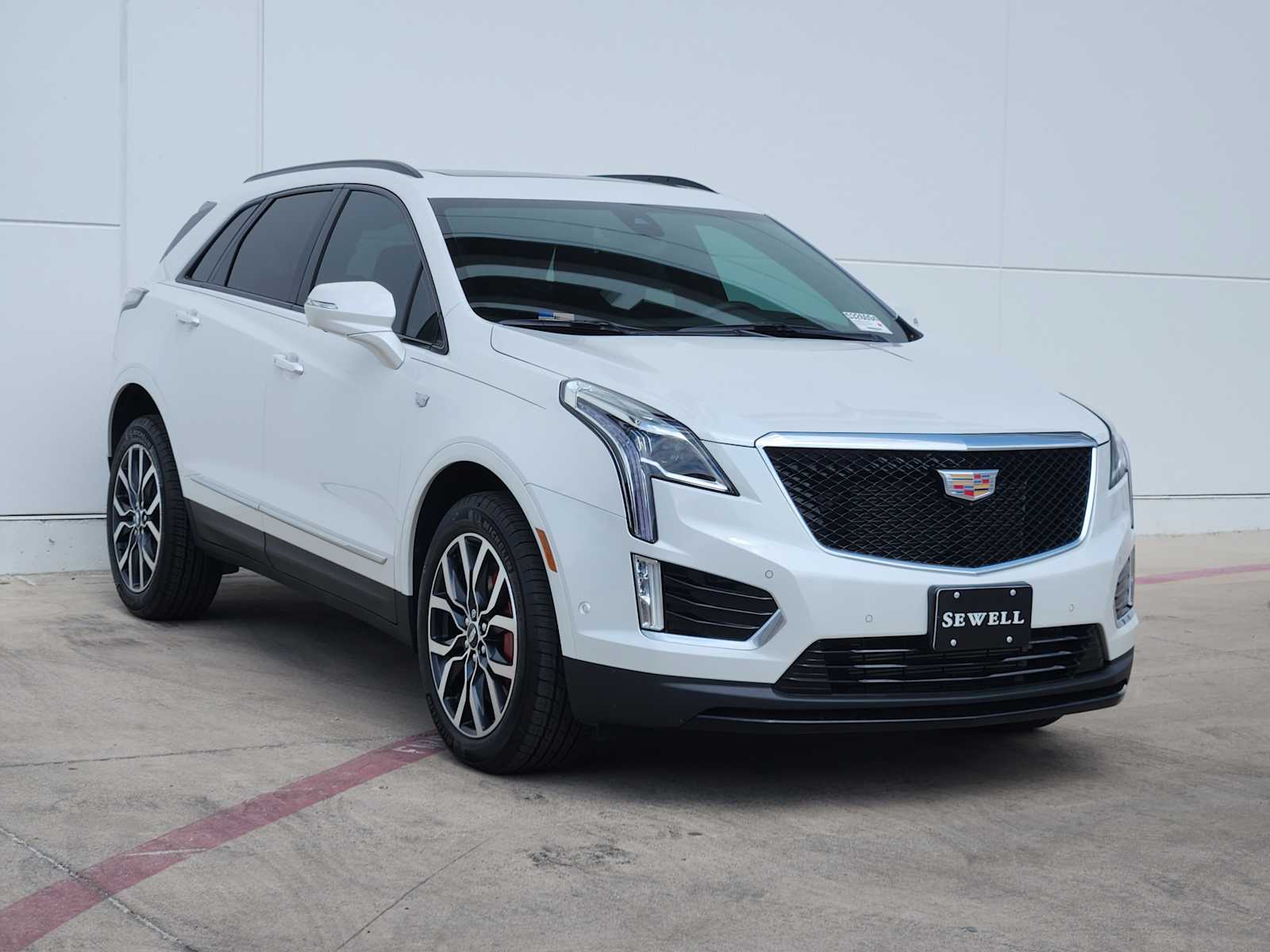 2025 Cadillac XT5 Sport photo 2