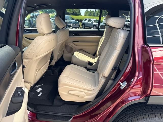 2025 Jeep Grand Cherokee Limited photo 15