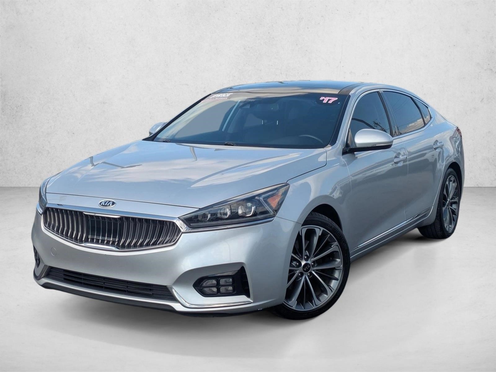 2017 Kia Cadenza Technology's photo