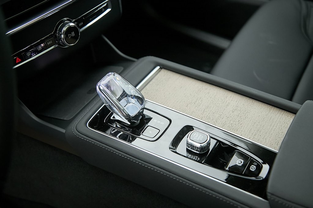 2025 VOLVO XC90 - Image 15