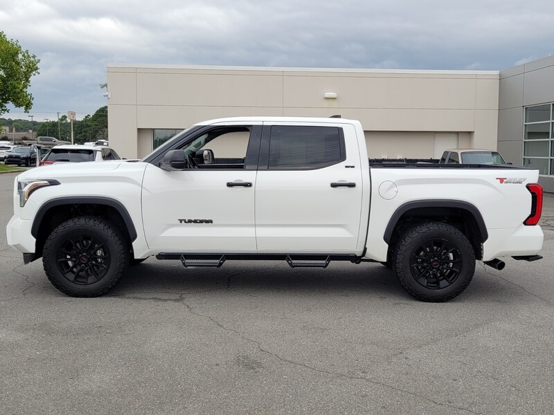 2023 Toyota Tundra SR5 CrewMax photo 4