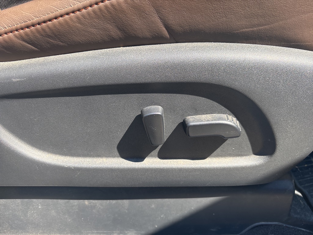 2016 Nissan Titan Crew Cab Platinum Reserve photo 29