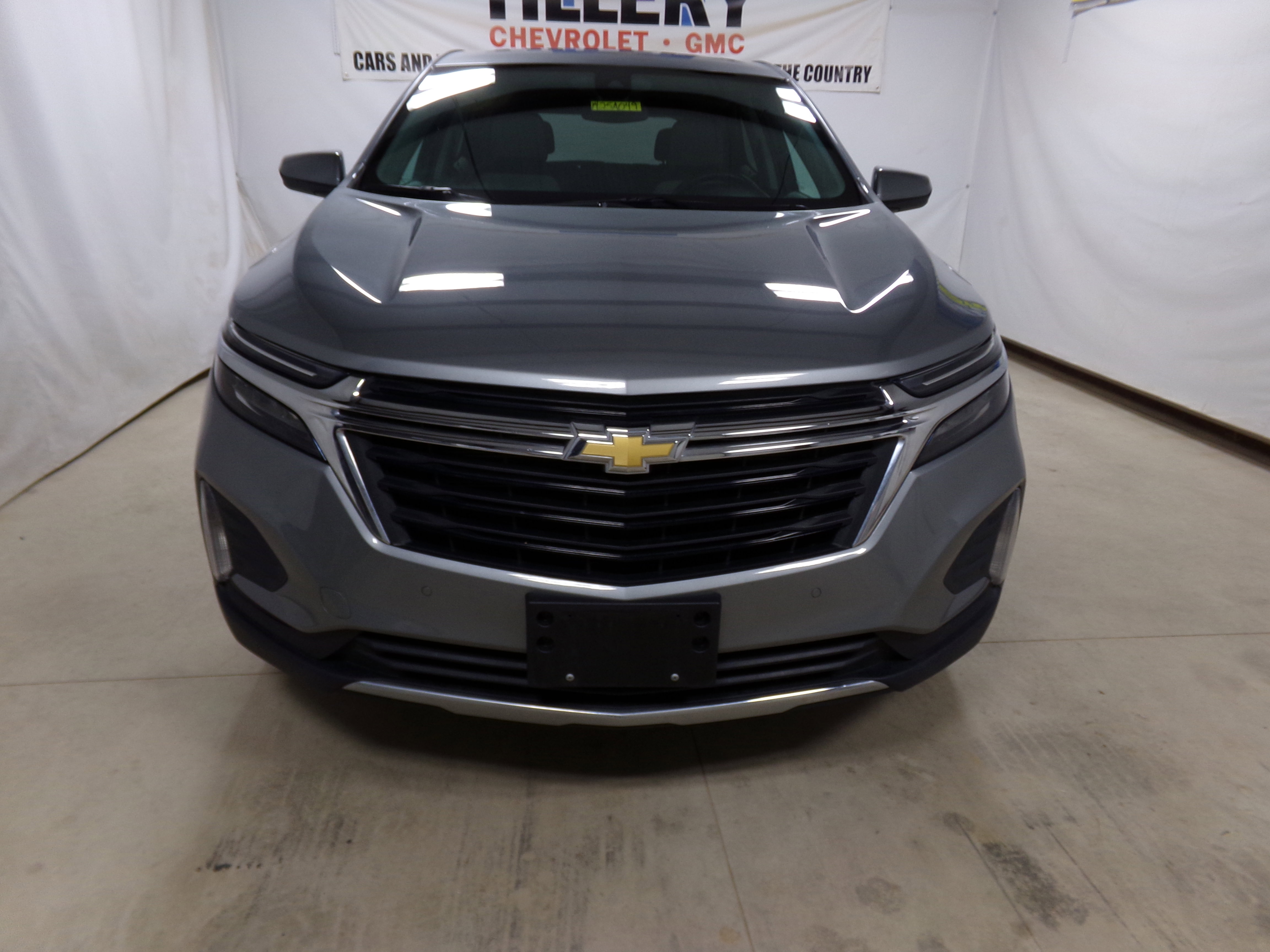 2023 Chevrolet Equinox LT photo 2