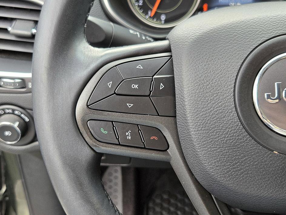 2019 Jeep Cherokee Trailhawk photo 25