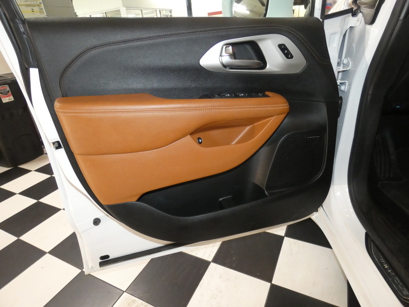 2024 Chrysler Pacifica Pinnacle photo 23