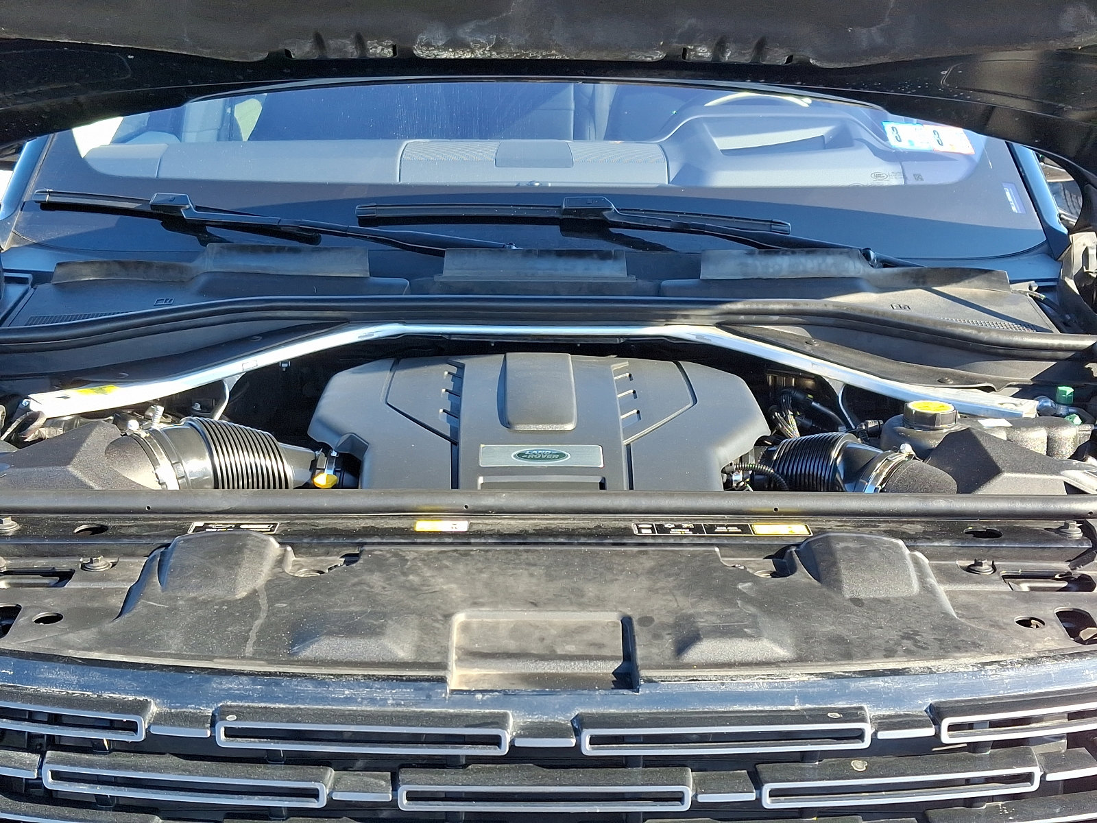 2023 Land Rover Range Rover SE photo 2