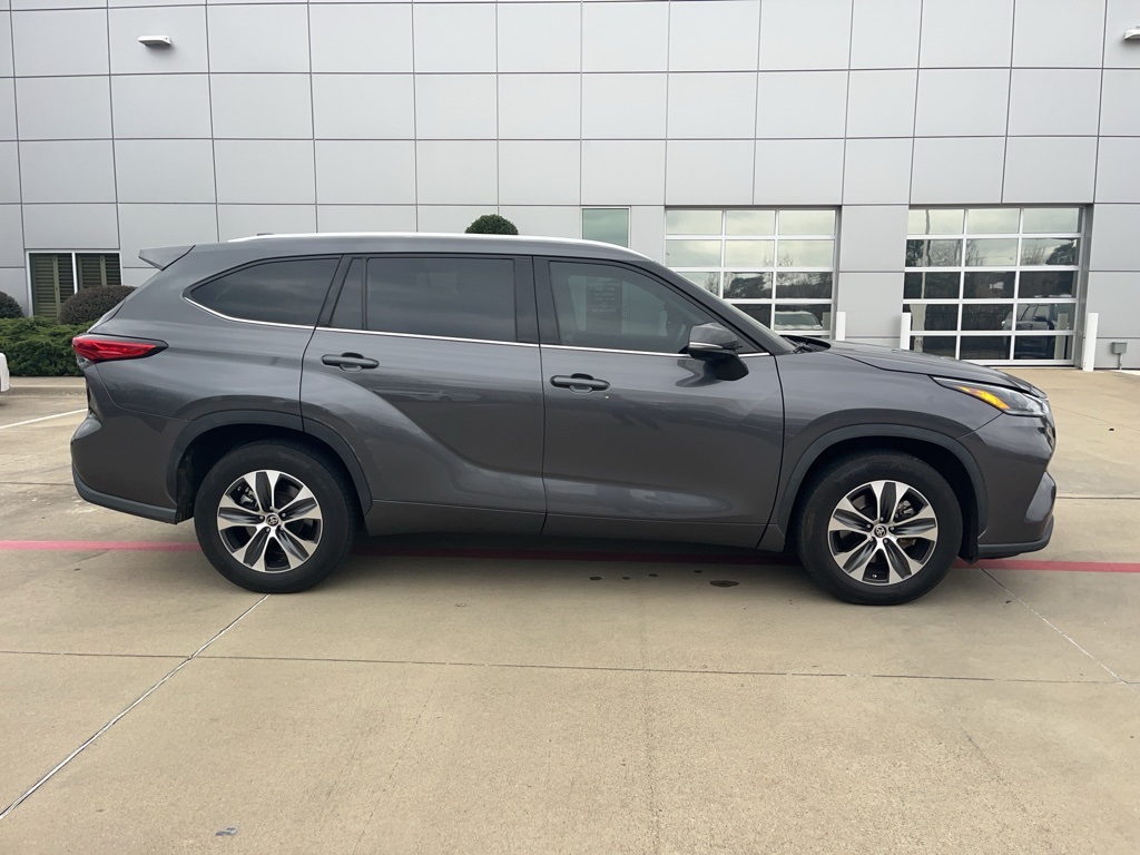2021 Toyota Highlander XLE's photo