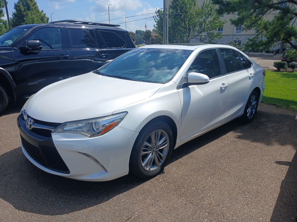 Used 2015 Toyota Camry SE with VIN 4T1BF1FK0FU478597 for sale in Grenada, MS