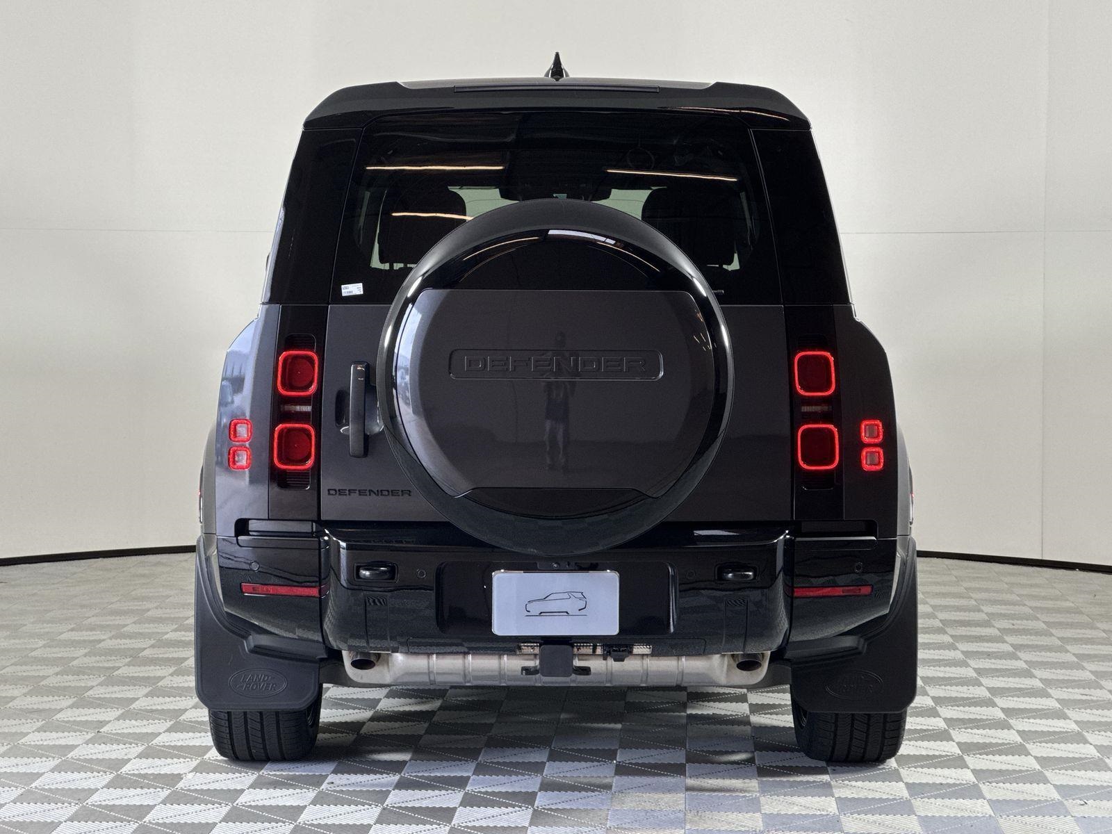 2025 Land Rover Defender 130 X-Dynamic SE photo 4