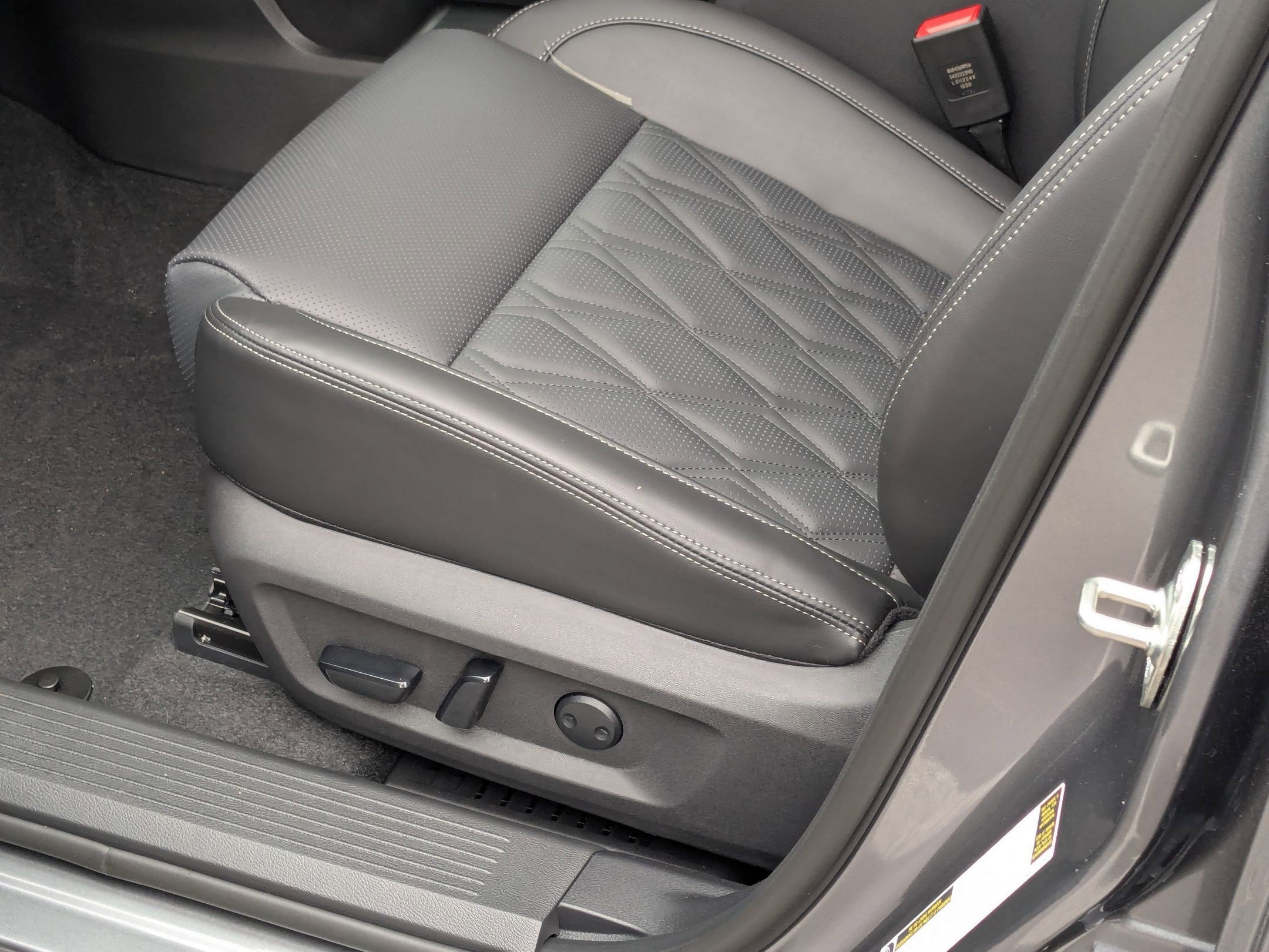 2025 Nissan Rogue Platinum photo 3