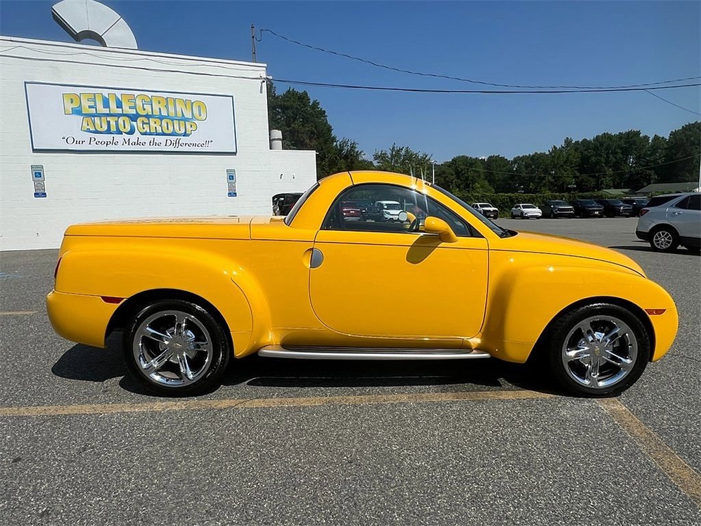 2005 Chevrolet SSR Base photo 4