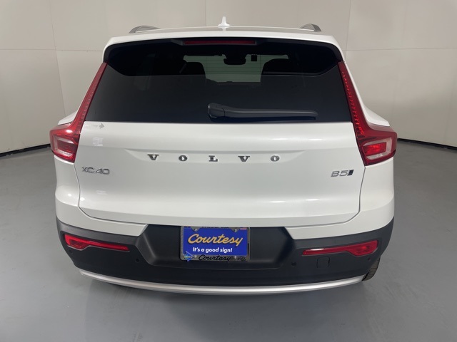 2025 Volvo XC40 Core photo 7