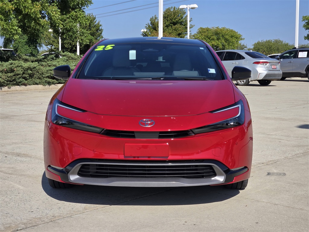 2025 Toyota Prius XLE photo 2