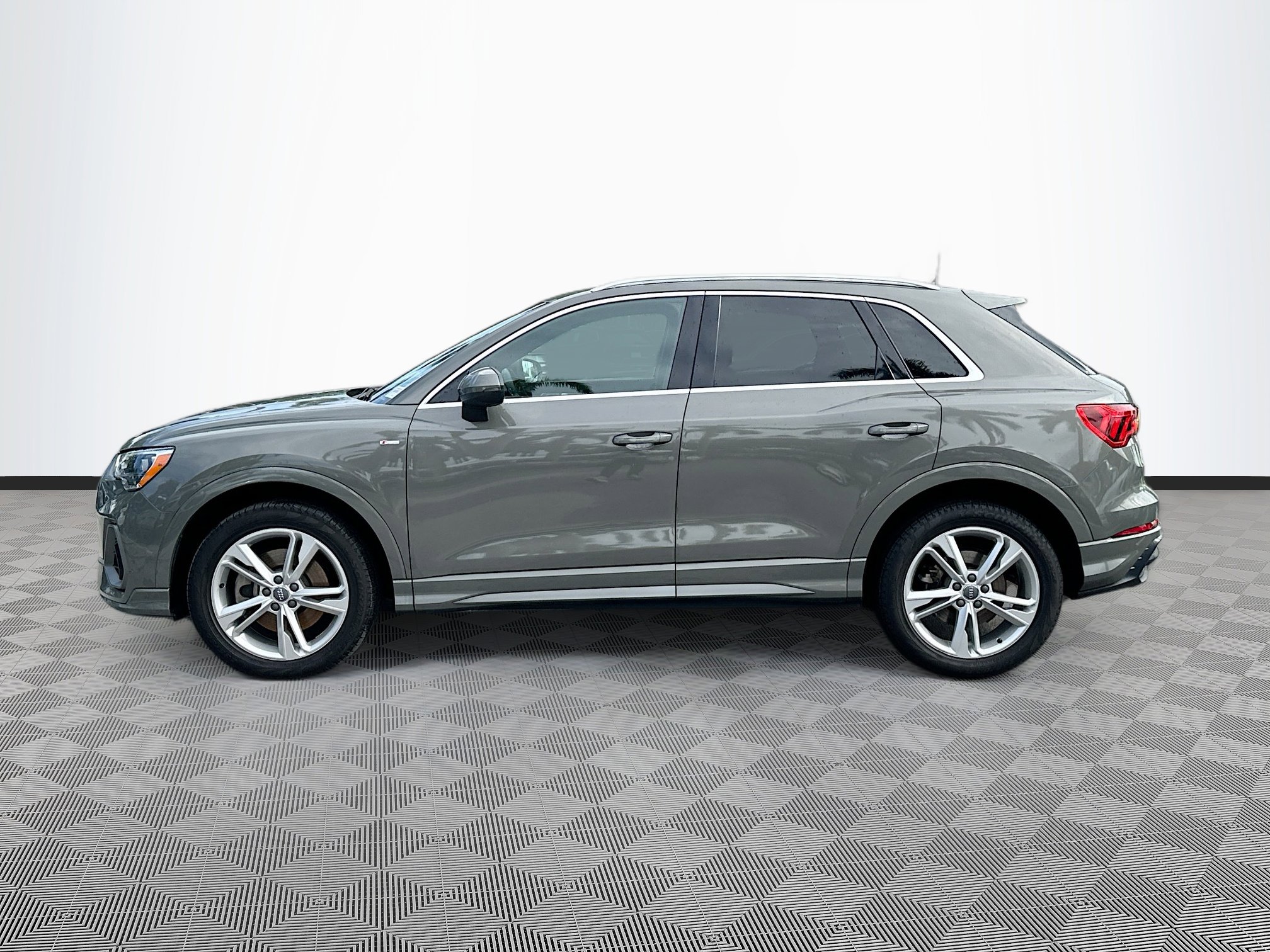 2020 Audi Q3 S line Premium photo 4