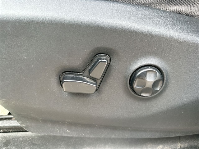 2017 Chrysler Pacifica LX photo 32