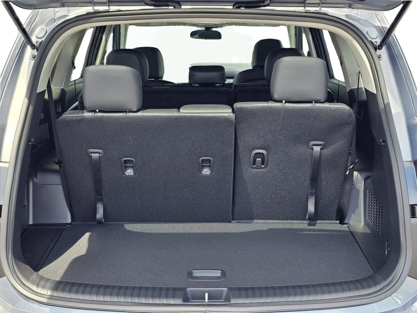 2025 Kia Telluride LX photo 10