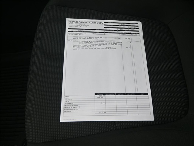 2021 Toyota RAV4 LE photo 3