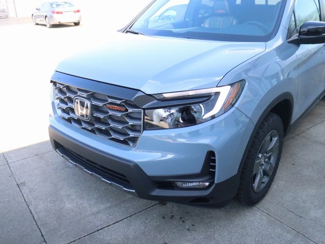 2025 Honda Ridgeline TrailSport photo 3