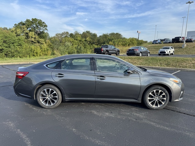 2018 Toyota Avalon XLE photo 2