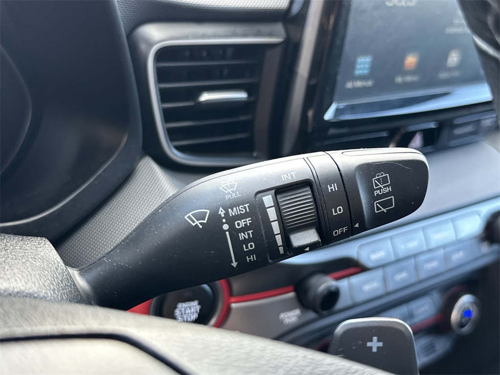 2021 Hyundai Veloster 2.0L Premium photo 22