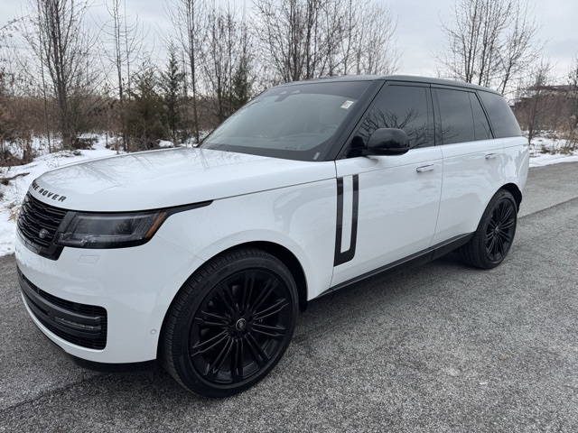 2025 Land Rover Range Rover SE's photo