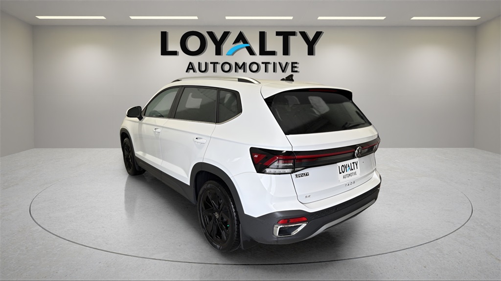 2025 Volkswagen Taos SE photo 2