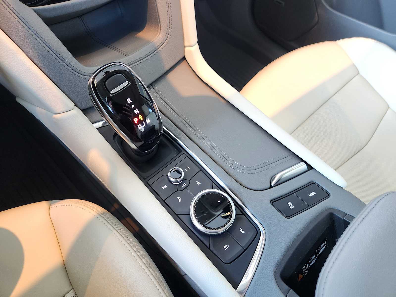 2025 Cadillac XT6 Premium Luxury photo 14