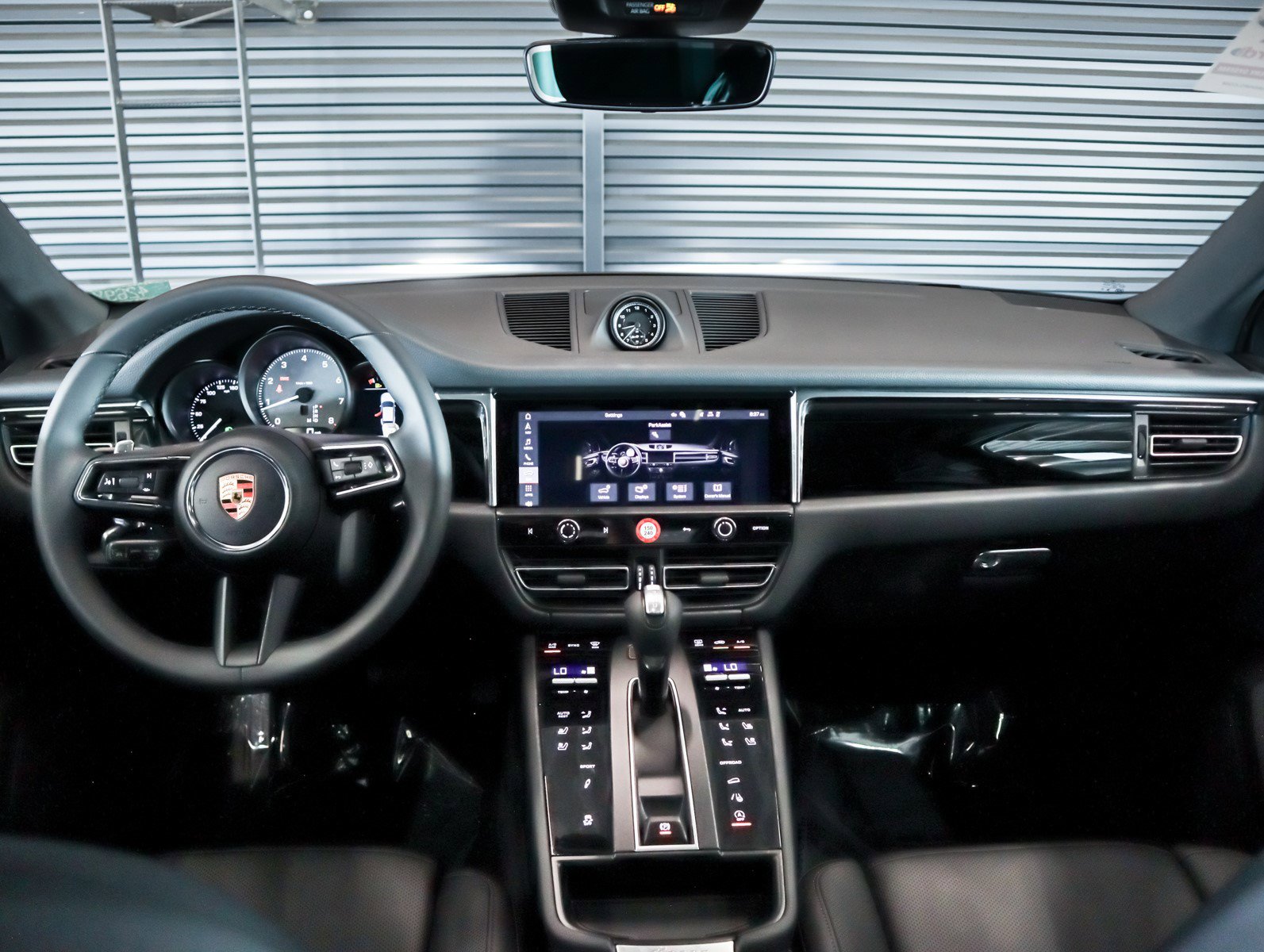 2025 Porsche Macan S photo 14