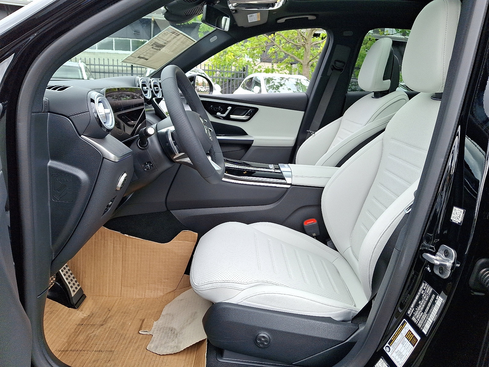 2026 Mercedes Benz GLC 300 4MATIC photo 4