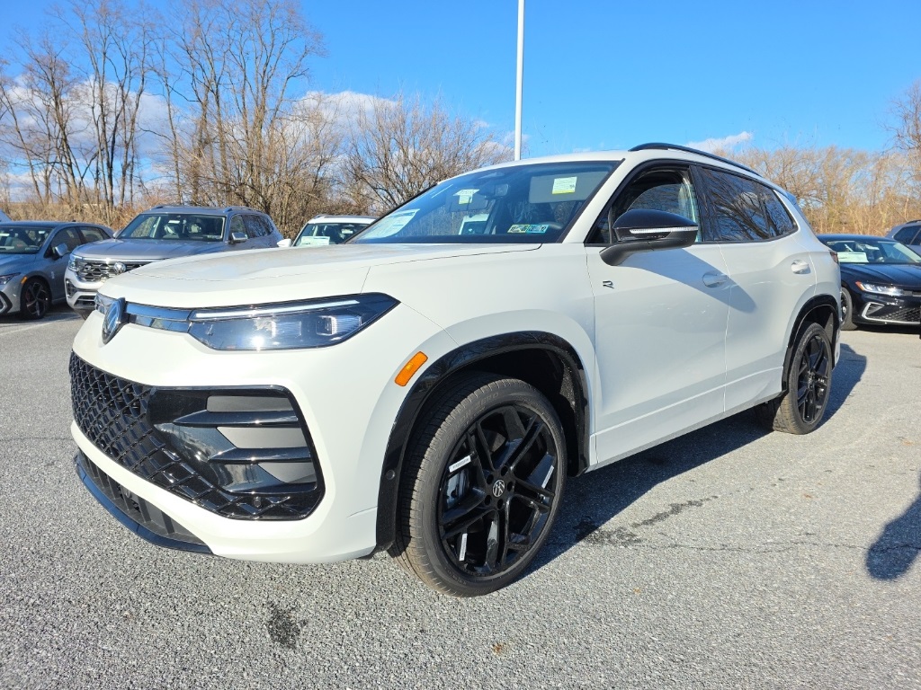 2026 Volkswagen Tiguan SE R-LINE BLACK's photo