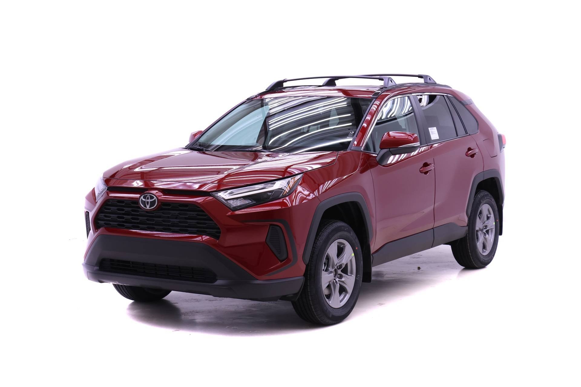 2025 Toyota RAV4 XLE's photo