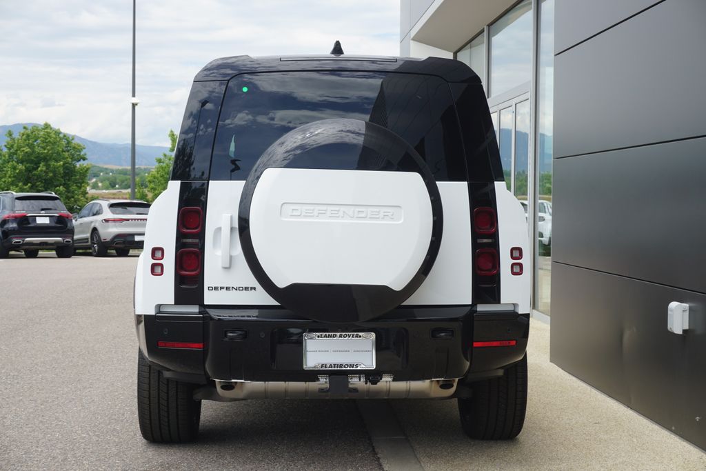 2025 Land Rover Defender 130 X-Dynamic SE photo 6
