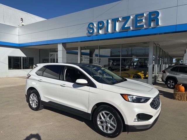 2022 Ford Edge SEL photo 2