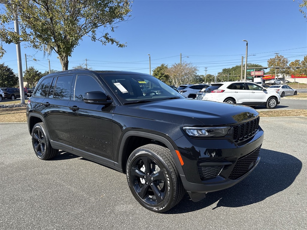 2025 Jeep Grand Cherokee Altitude's photo