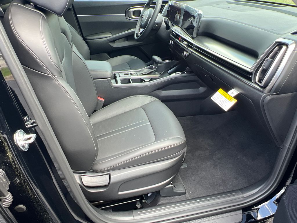 2025 Kia Sorento S photo 12