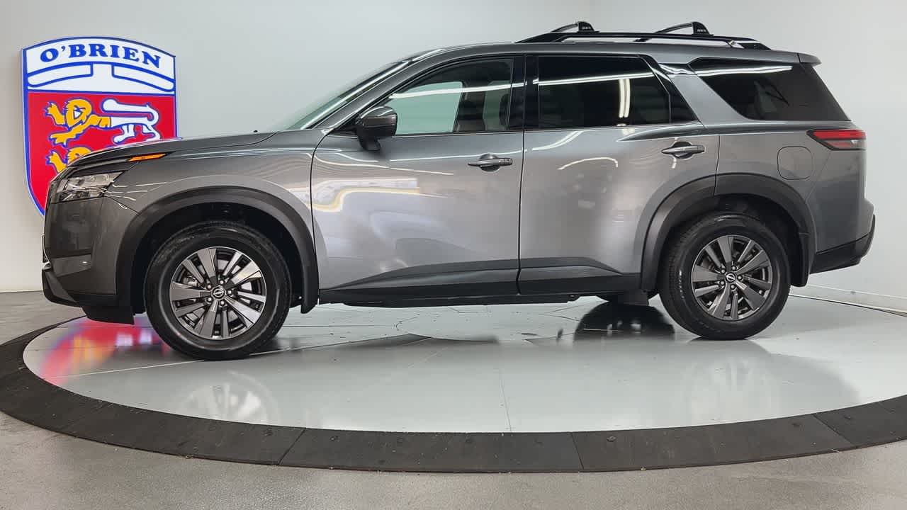 2022 Nissan Pathfinder SV photo 8