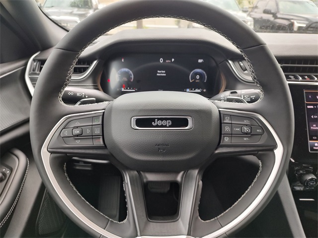 2025 Jeep Grand Cherokee Laredo Altitude photo 11