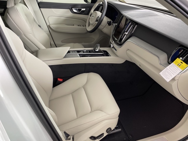 2025 Volvo XC60 T8 Plus photo 42